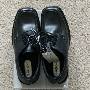 Black dress shoes